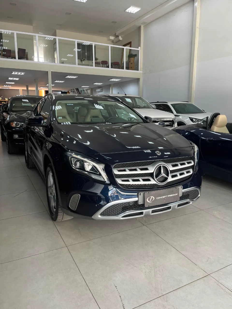 Mercedes-Benz GLA 200 2018 azul à venda na Concept Premium em Goiânia