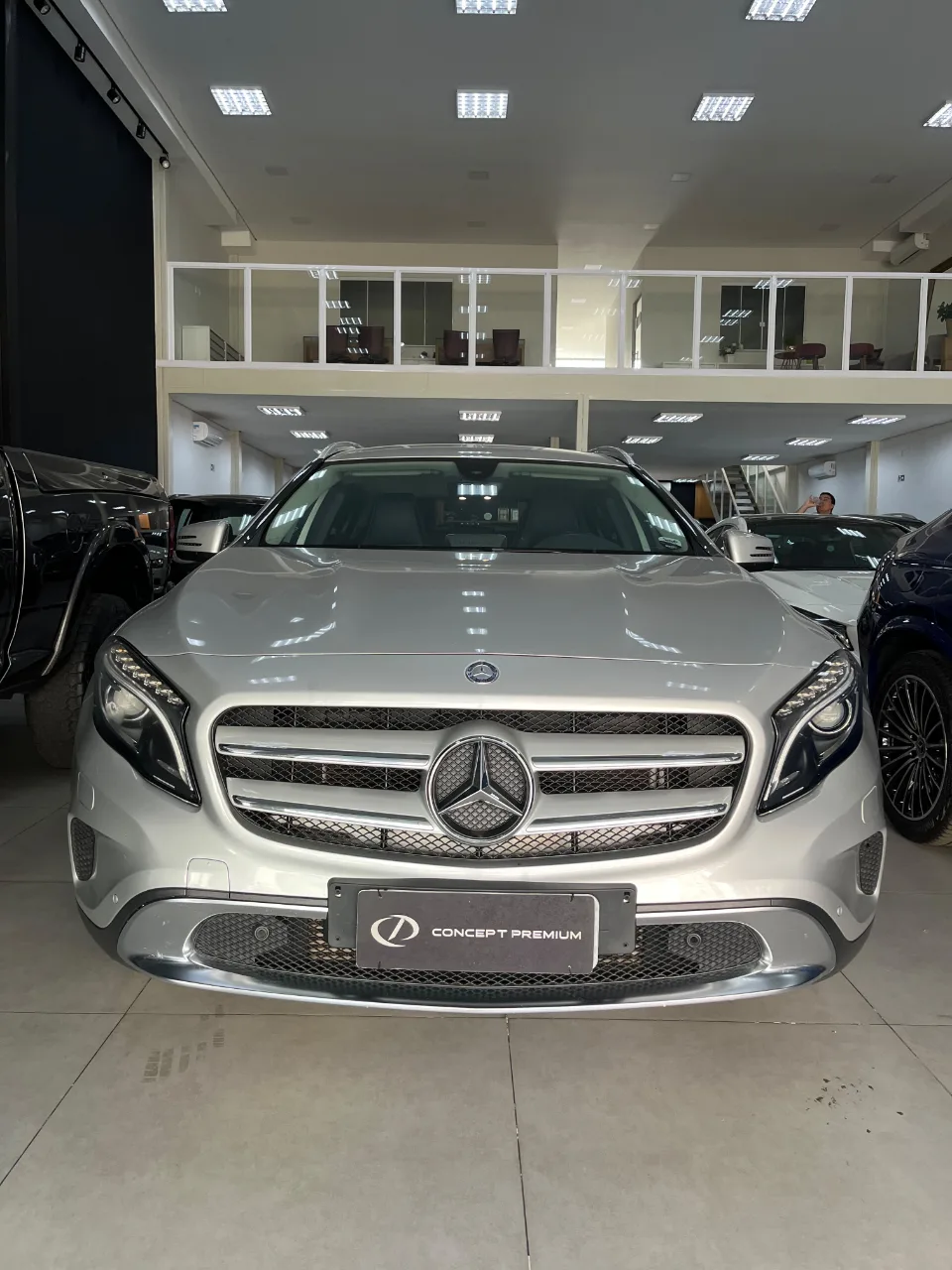 Mercedes-Benz GLA 200 2017 prata à venda na Concept Premium em Goiânia