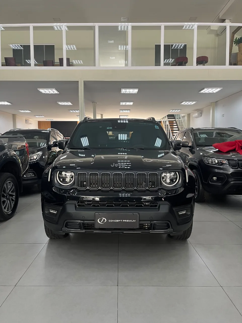 Jeep Renegade 2024 preto à venda na Concept Premium em Goiânia