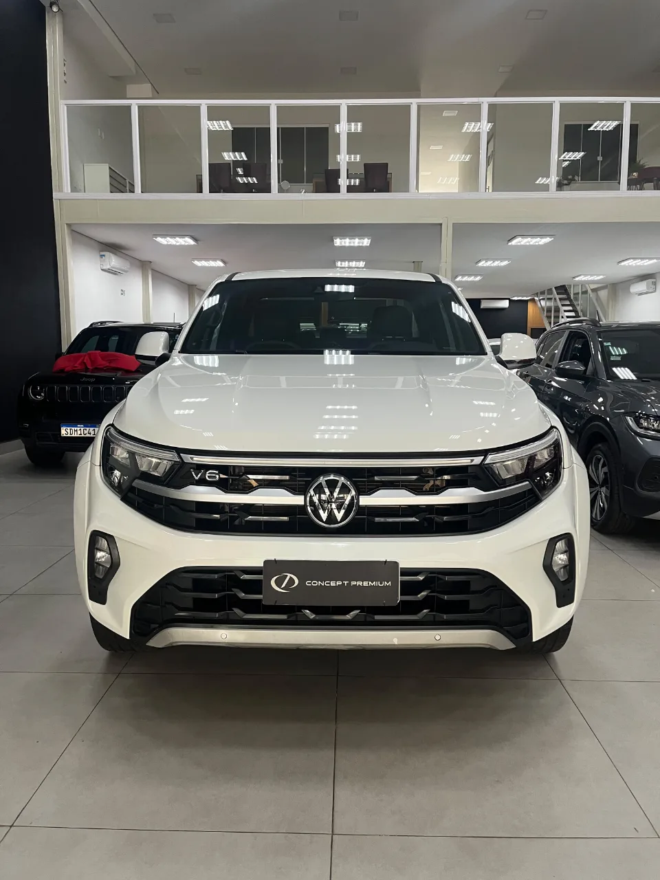 Volkswagen Amarok 2025 branco à venda na Concept Premium em Goiânia