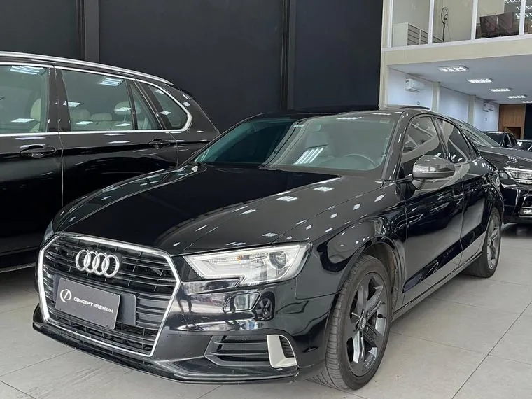 Audi A3 Sedan 2018 preto à venda na Concept Premium em Goiânia