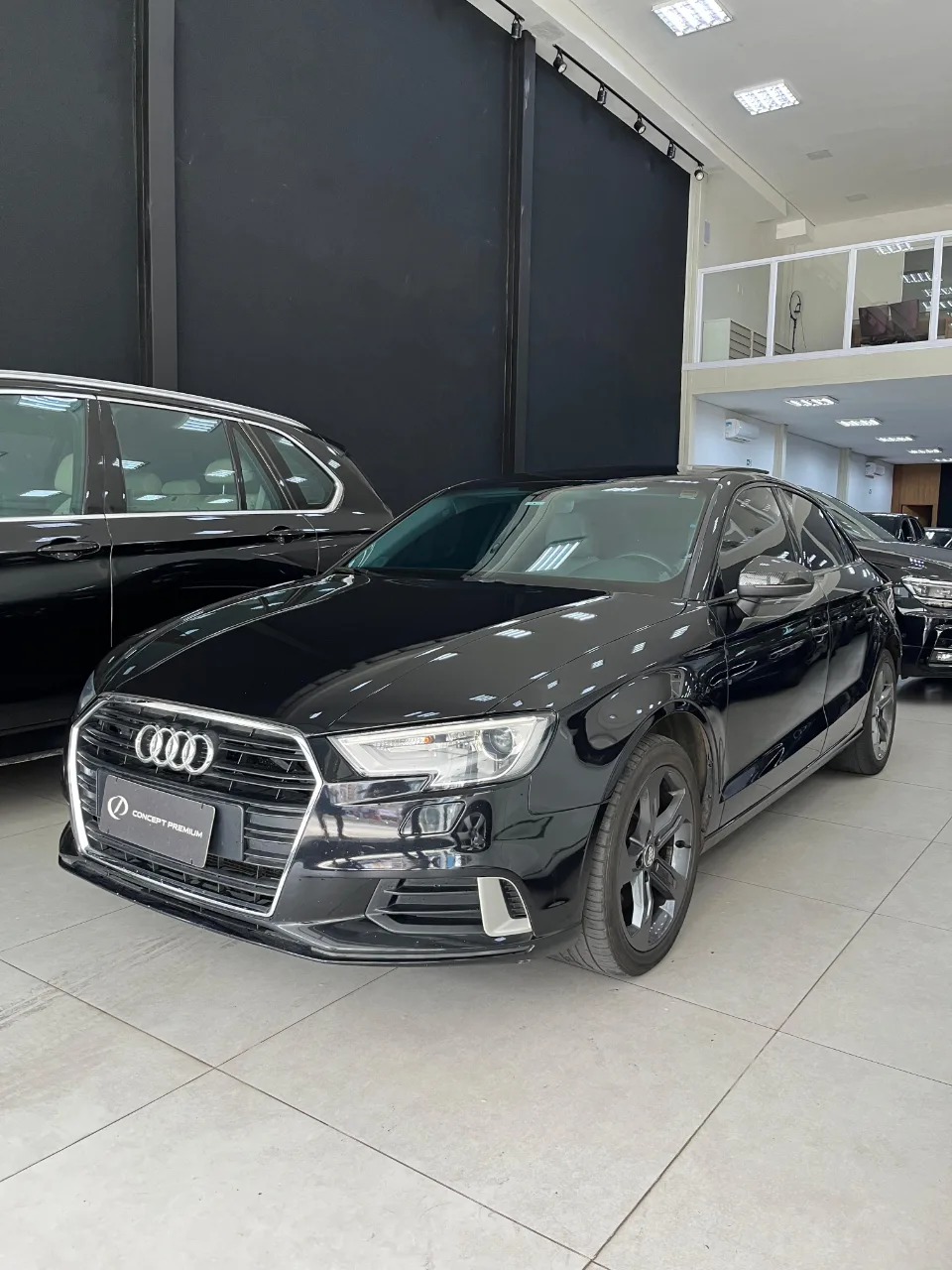 Audi A3 Sedan 2018 preto à venda na Concept Premium em Goiânia